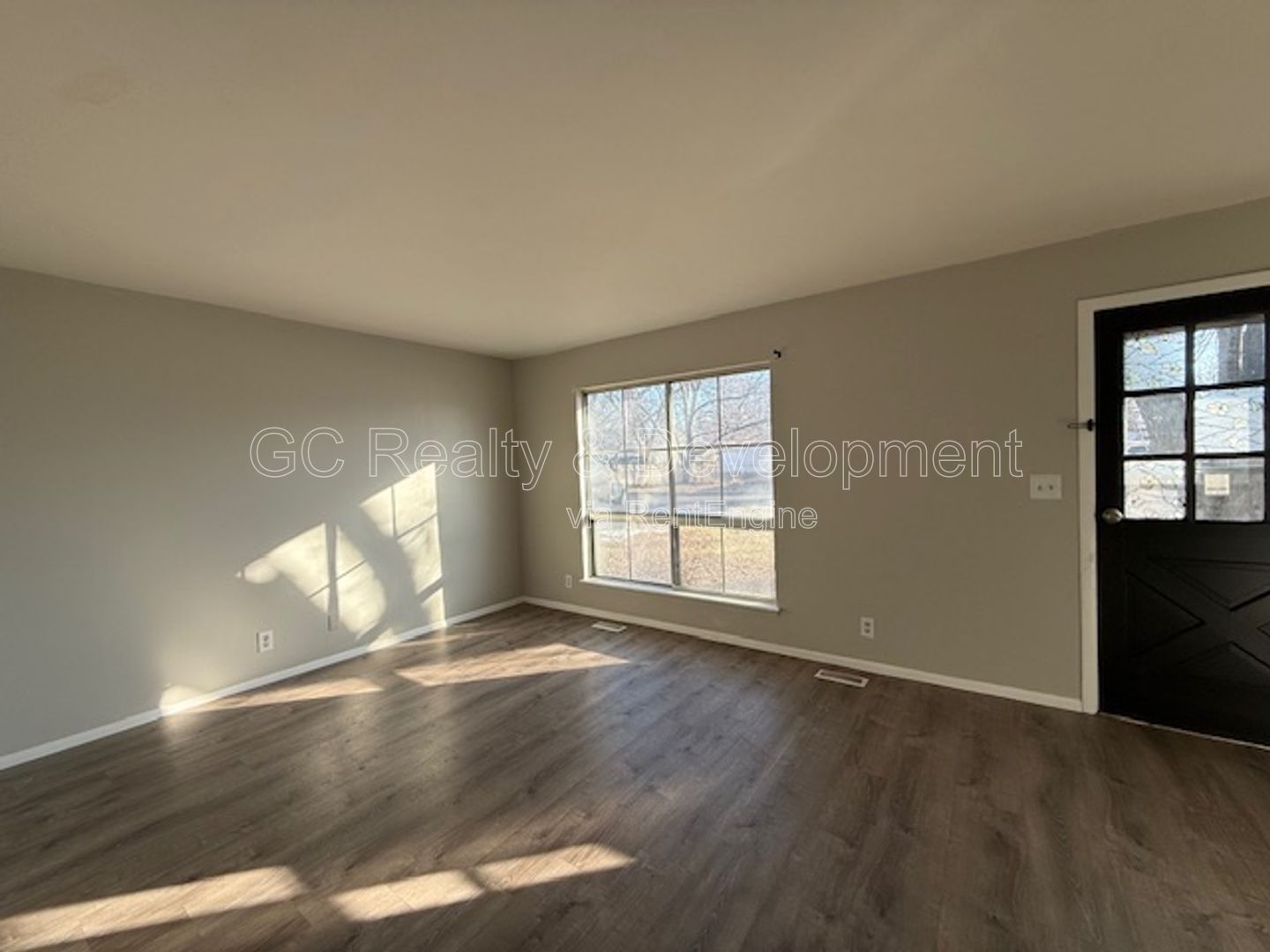 *** LIMITED-TIME MOVE-IN SPECIAL – REST OF FEBRUARY FREE / 3BRM - 1 BTH RANCH W/ ATTACHED GARAGE *** property image