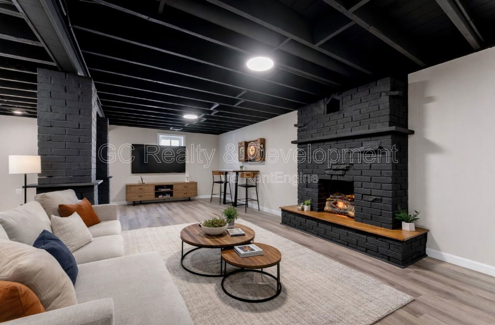 *** CORNER LOT SHOWSTOPPER / RENOVATED 5BR-3.5BTH / FINISHED BASEMENT / DETACHED 2-CAR GARAGE *** property image