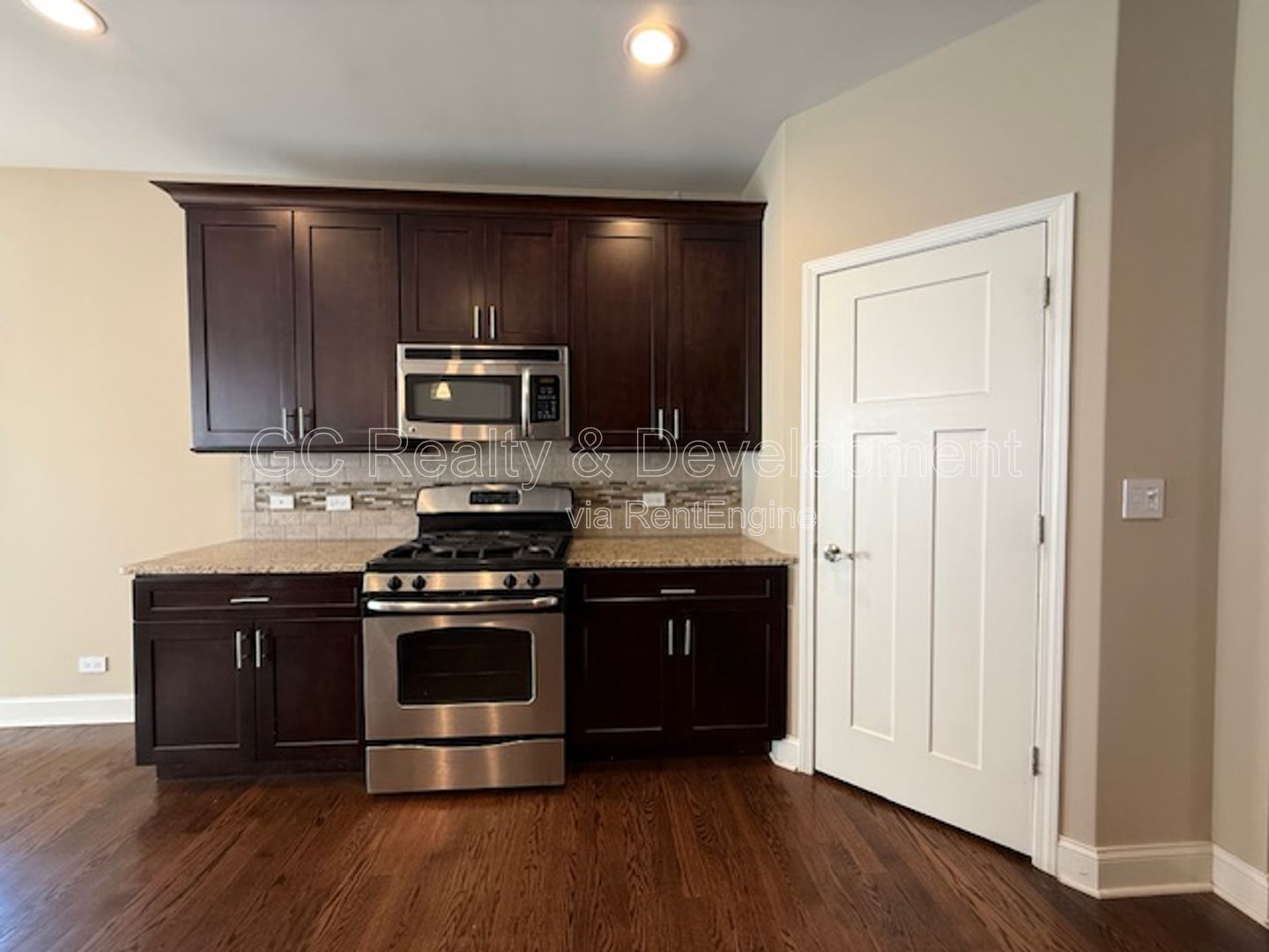 ** NEWER CONSTRUCTION / 3 BDRM - 4 BTH / 2300+ SQFT / FINISHED BSMT / SCHOOL DISTRICT 108 *** property image