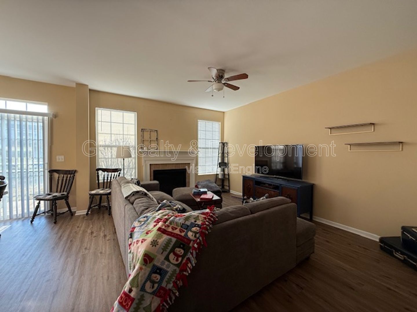 *** 3 BDRM - 2.5 BTH / RECENTLY UPDATED / ATTACHED GARAGE / LRG CLOSETS / PET FRIENDLY *** property image