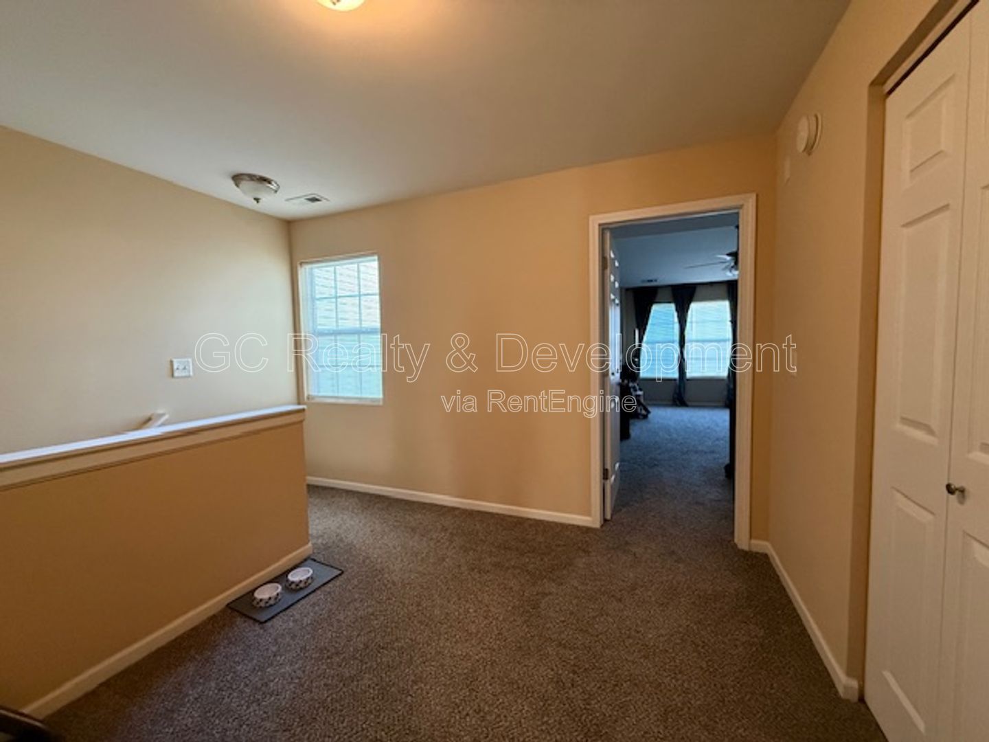 *** 3 BDRM - 2.5 BTH / RECENTLY UPDATED / ATTACHED GARAGE / LRG CLOSETS / PET FRIENDLY *** property image