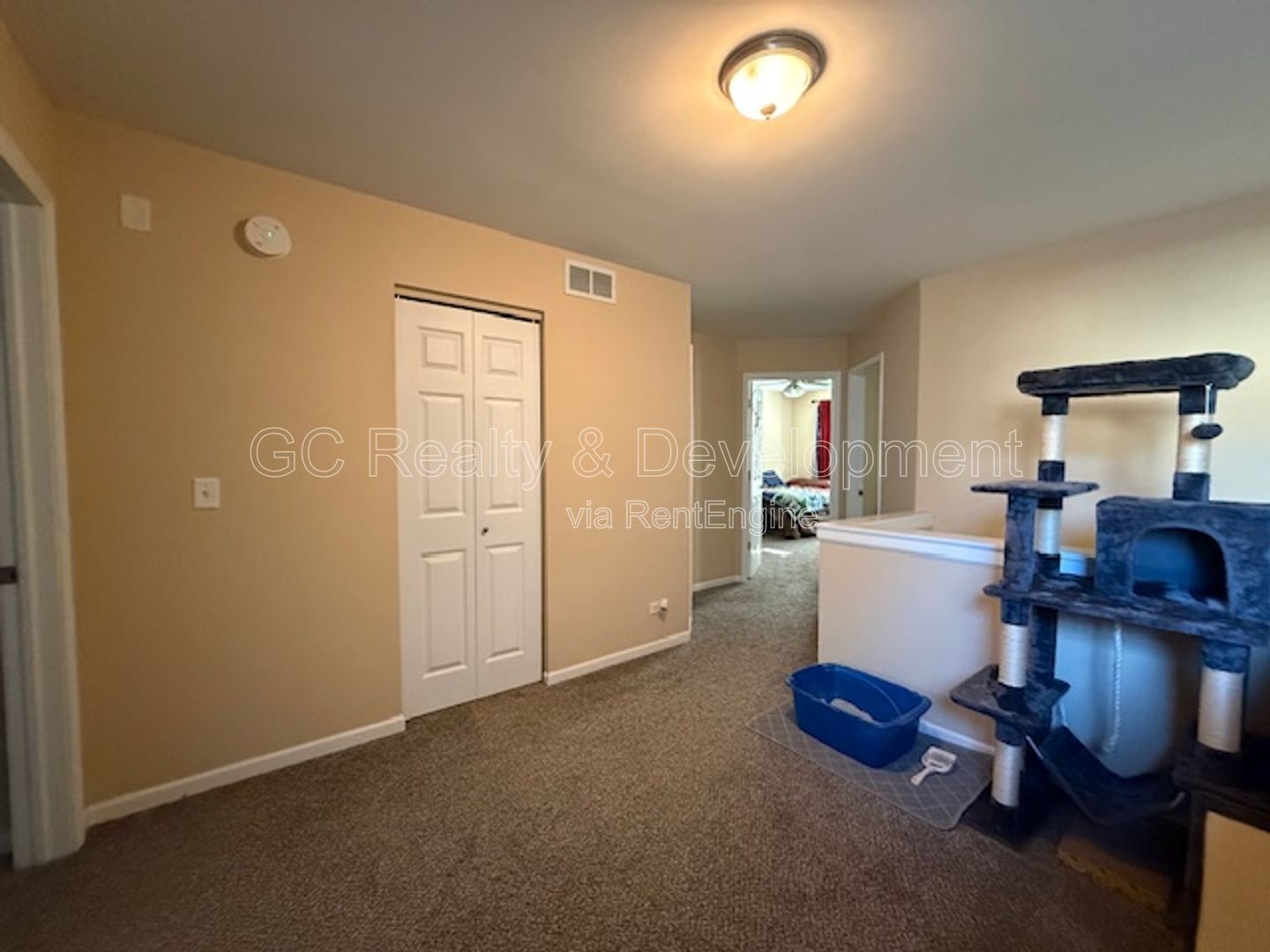 *** 3 BDRM - 2.5 BTH / RECENTLY UPDATED / ATTACHED GARAGE / LRG CLOSETS / PET FRIENDLY *** property image