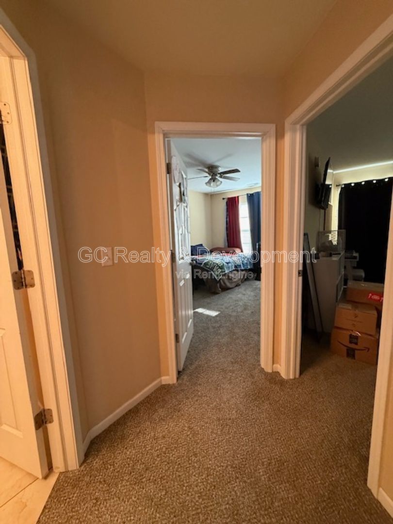 *** 3 BDRM - 2.5 BTH / RECENTLY UPDATED / ATTACHED GARAGE / LRG CLOSETS / PET FRIENDLY *** property image