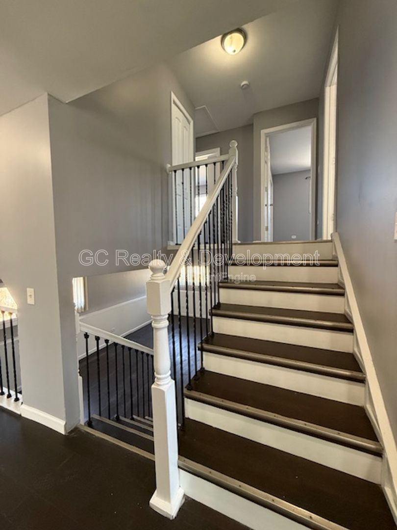 *** 3 BDRM - 2 BTH / FULLY UPDATED / PARTIALLY FIN BASEMENT / CENTRAL AC / SHOPPING NEARBY *** property image