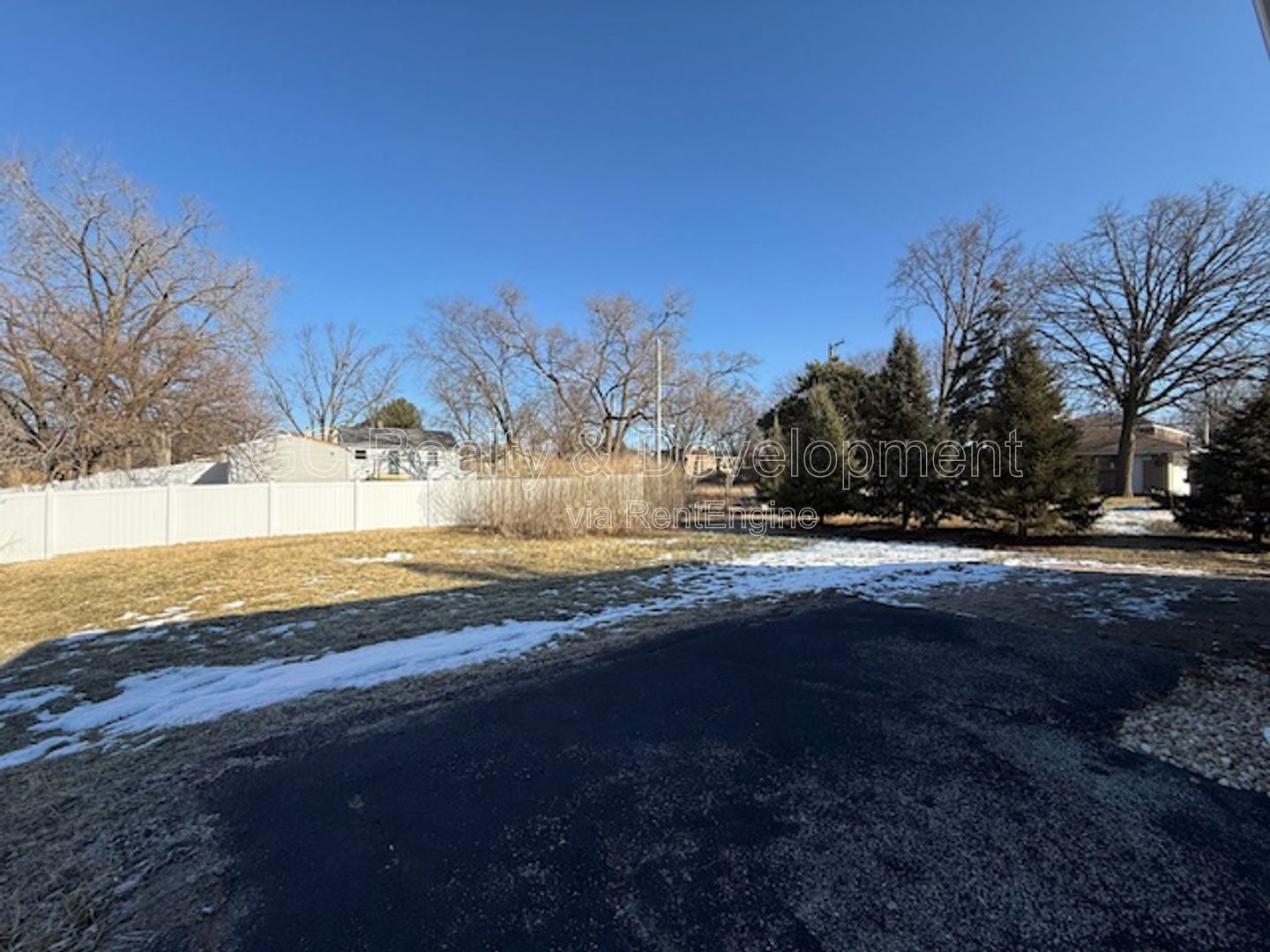 *** 3 BDRM - 2 BTH / FULLY UPDATED / PARTIALLY FIN BASEMENT / CENTRAL AC / SHOPPING NEARBY *** property image