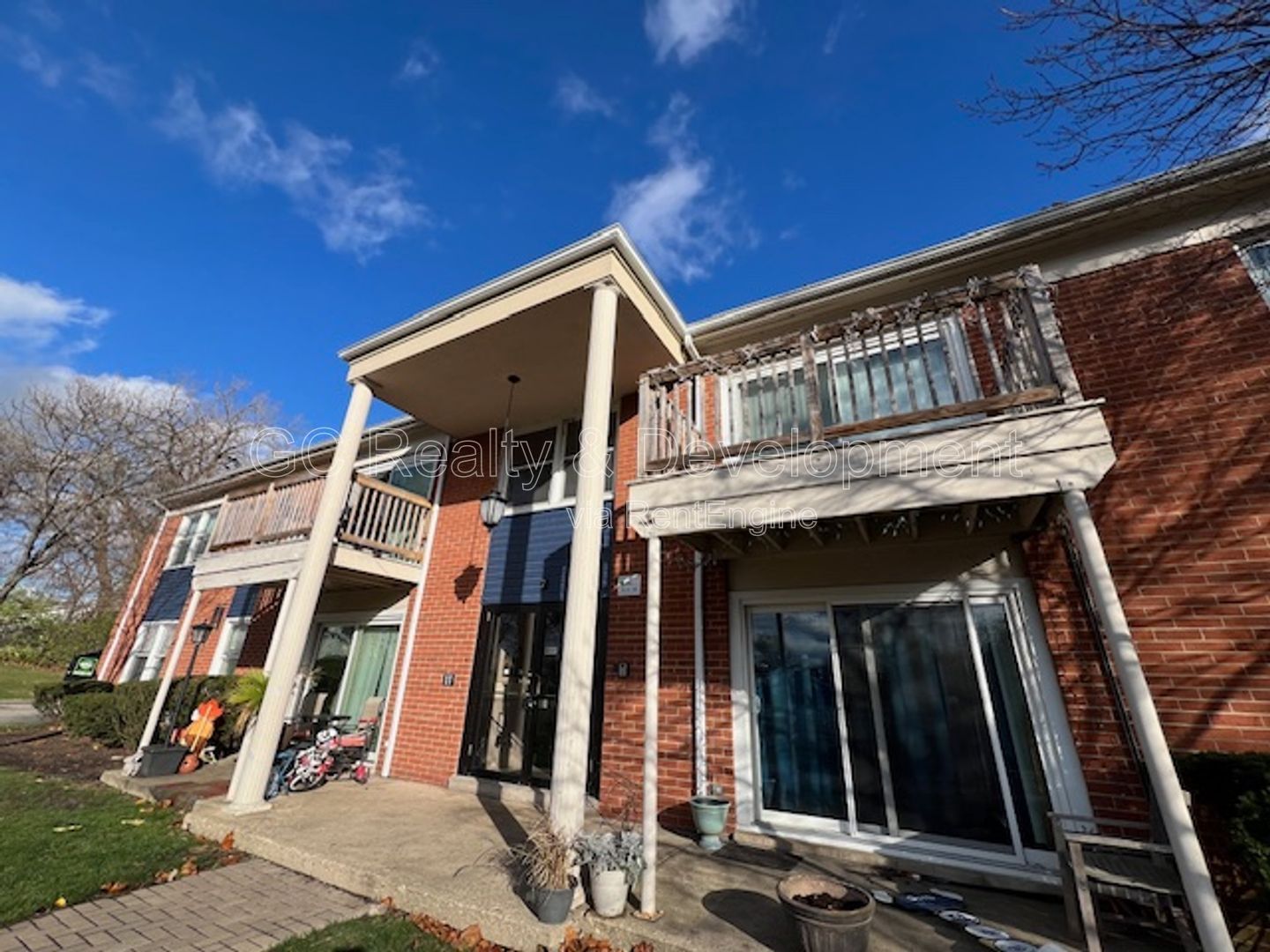 ***  FIRST FLOOR UNIT / 2 BDRM / PARKING INCL / PET FRIENDLY / STORAGE *** property image