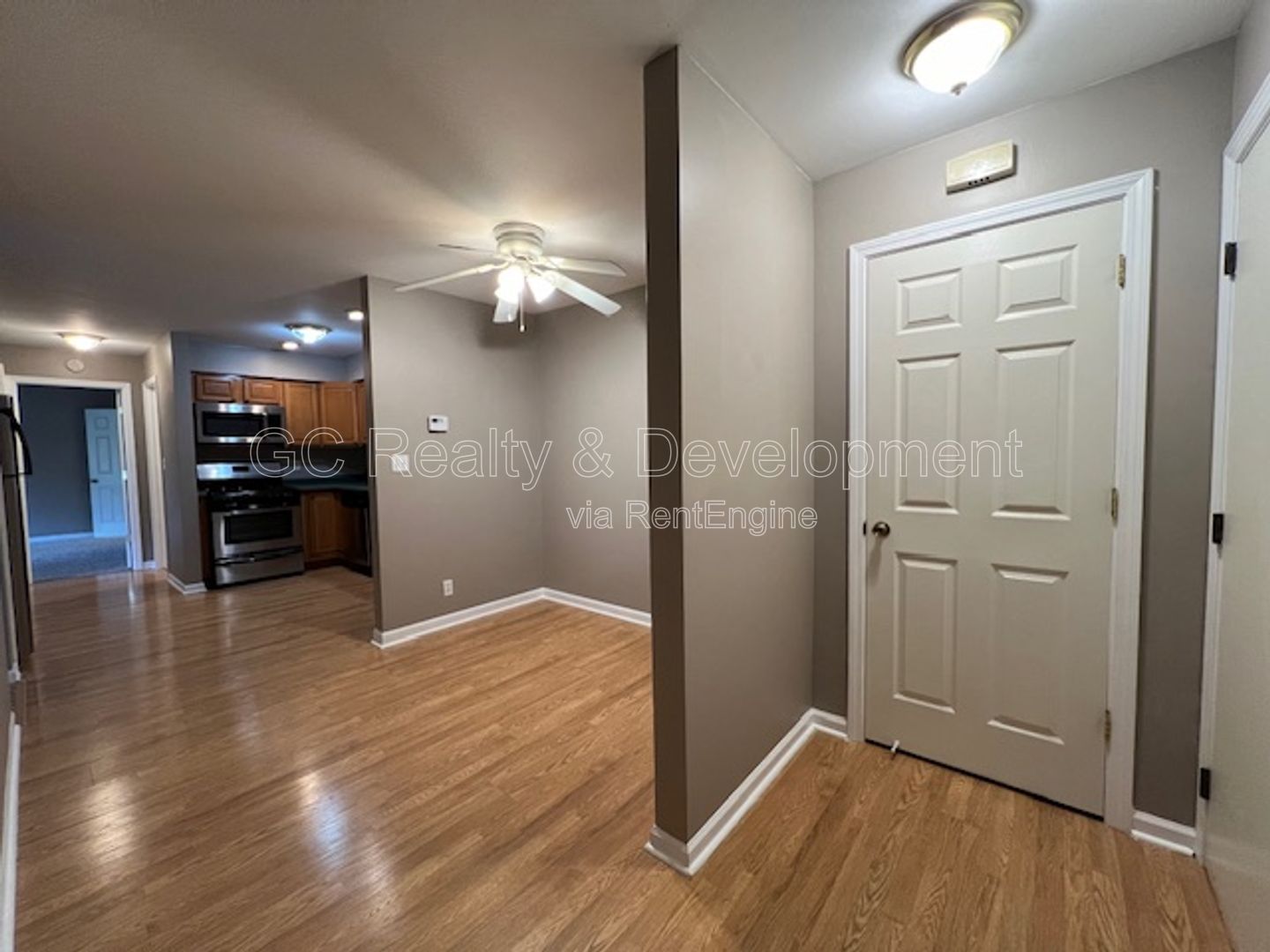 ***  FIRST FLOOR UNIT / 2 BDRM / PARKING INCL / PET FRIENDLY / STORAGE *** property image