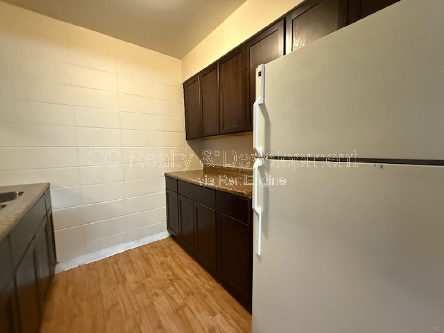 *** 1 BDRM - 1 BTH / KITCHEN APPL INC / PET FRIENDLY / 1 PARKING SPOT / ONLY PAY ELECTRIC *** property image