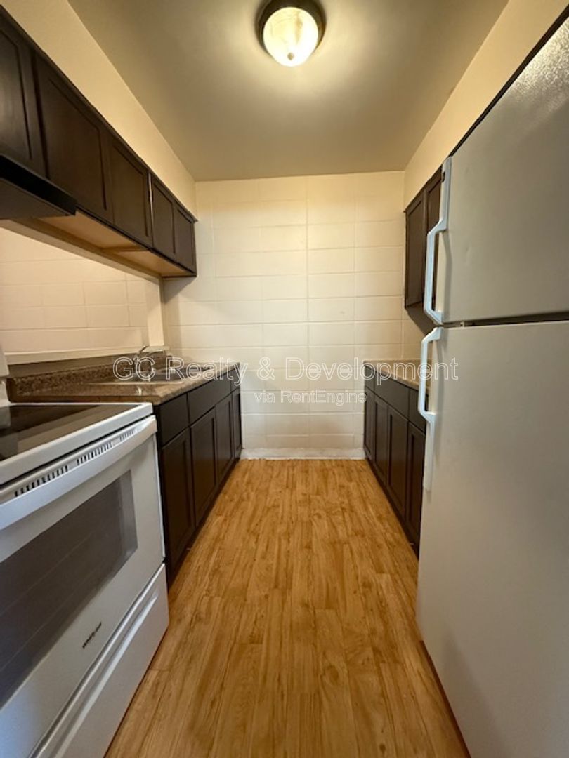 *** 1 BDRM - 1 BTH / KITCHEN APPL INC / PET FRIENDLY / 1 PARKING SPOT / ONLY PAY ELECTRIC *** property image