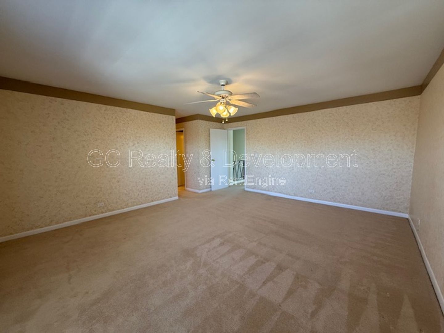 *** 2 BDRM - 2.5 BTH / LRG WALK IN CLOSET / ATTACHED GARAGE / SS APPL / IN UNIT LAUNDRY *** property image