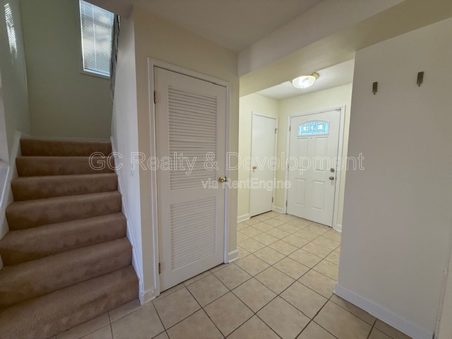 *** 2 BDRM - 2.5 BTH / LRG WALK IN CLOSET / ATTACHED GARAGE / SS APPL / IN UNIT LAUNDRY *** property image