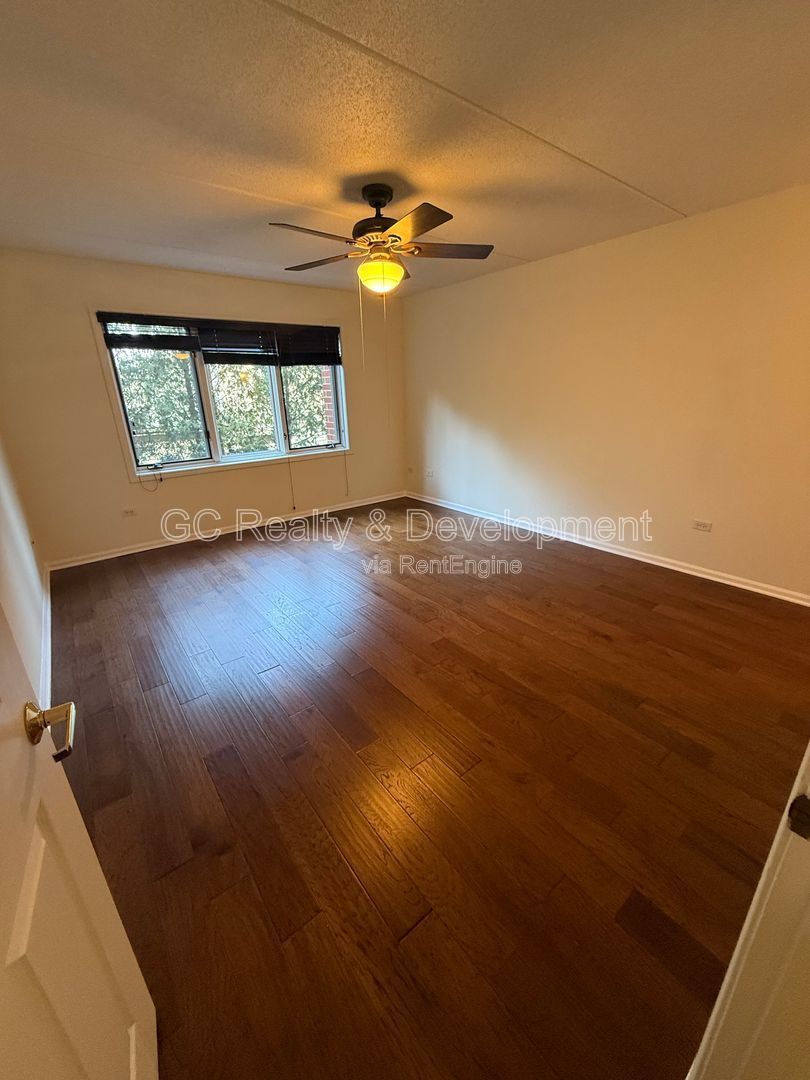 *** NORTH PARK / CUL-DE-SAC / 2 BDRM - 2 BTH / ONLY PAY ELECTRIC / ASSIGNED PARKING /  IN UNIT LAUNDRY *** property image