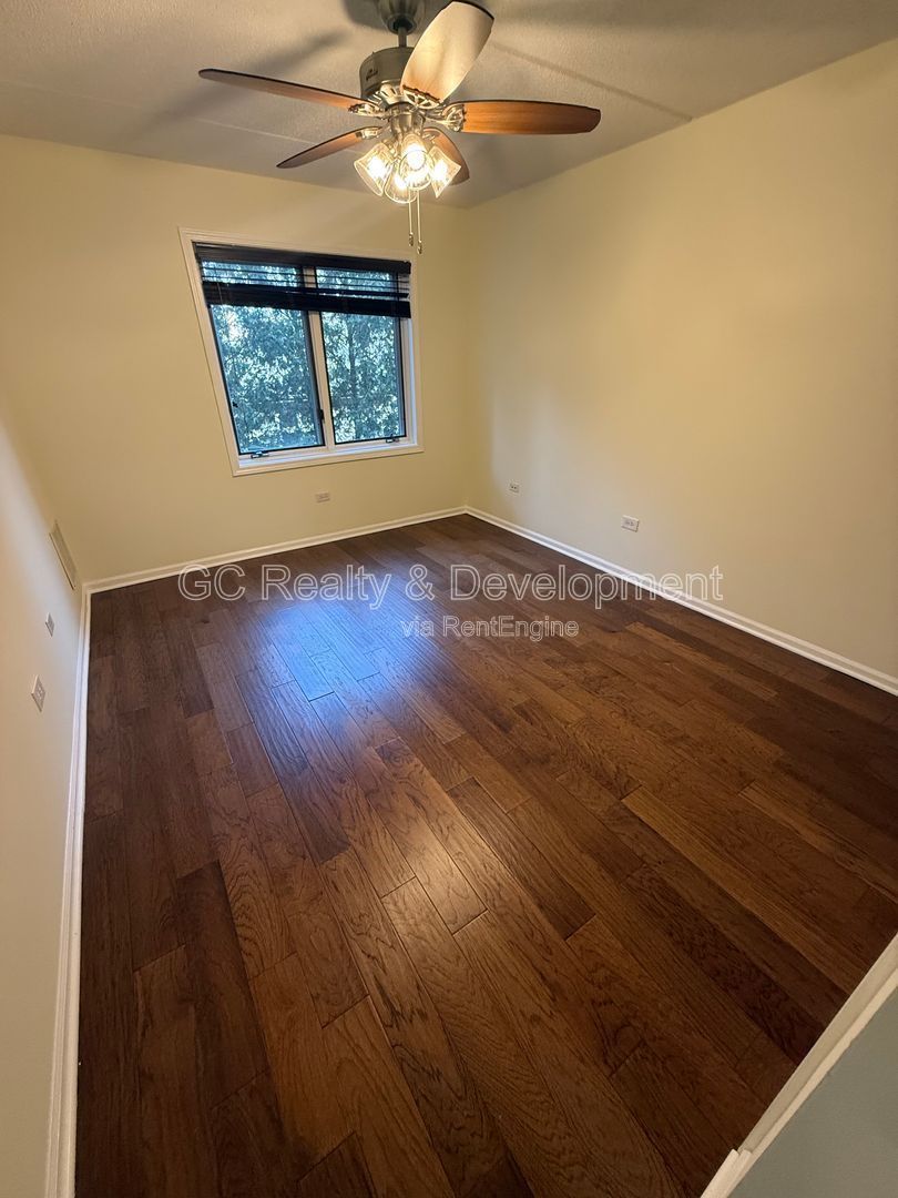 *** NORTH PARK / CUL-DE-SAC / 2 BDRM - 2 BTH / ONLY PAY ELECTRIC / ASSIGNED PARKING /  IN UNIT LAUNDRY *** property image