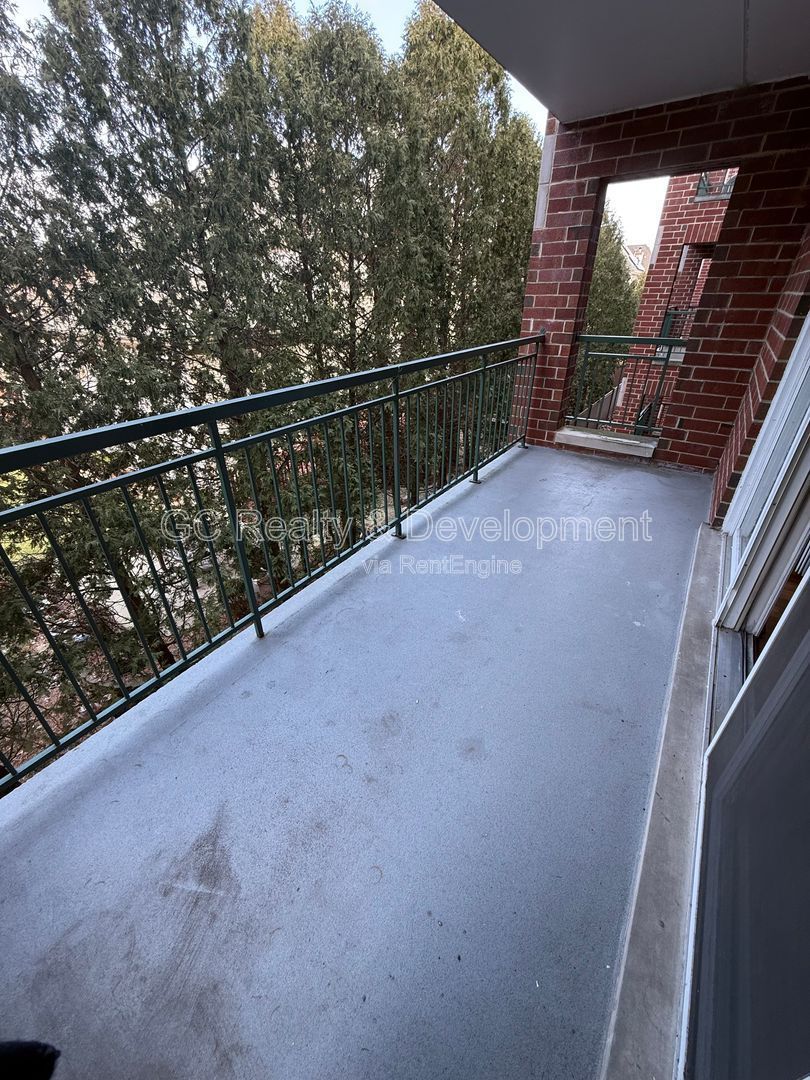 *** NORTH PARK / CUL-DE-SAC / 2 BDRM - 2 BTH / ONLY PAY ELECTRIC / ASSIGNED PARKING /  IN UNIT LAUNDRY *** property image