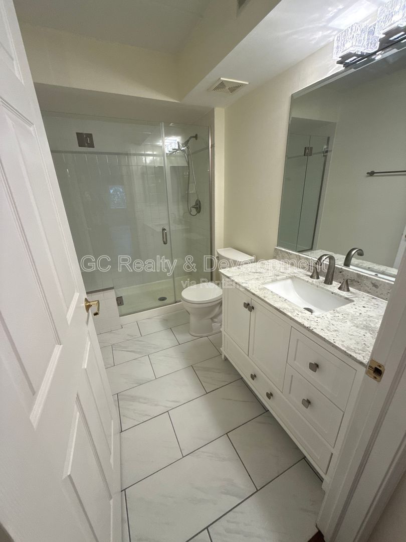 *** NORTH PARK / CUL-DE-SAC / 2 BDRM - 2 BTH / ONLY PAY ELECTRIC / ASSIGNED PARKING /  IN UNIT LAUNDRY *** property image
