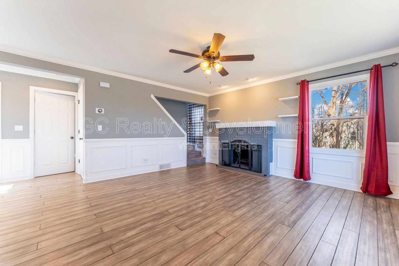 *** 3 BDRM / RECENTLY UPDATED / 3 SEASON ROOM / NATURAL LIGHT THROUGHOUT / SS APPL *** property image