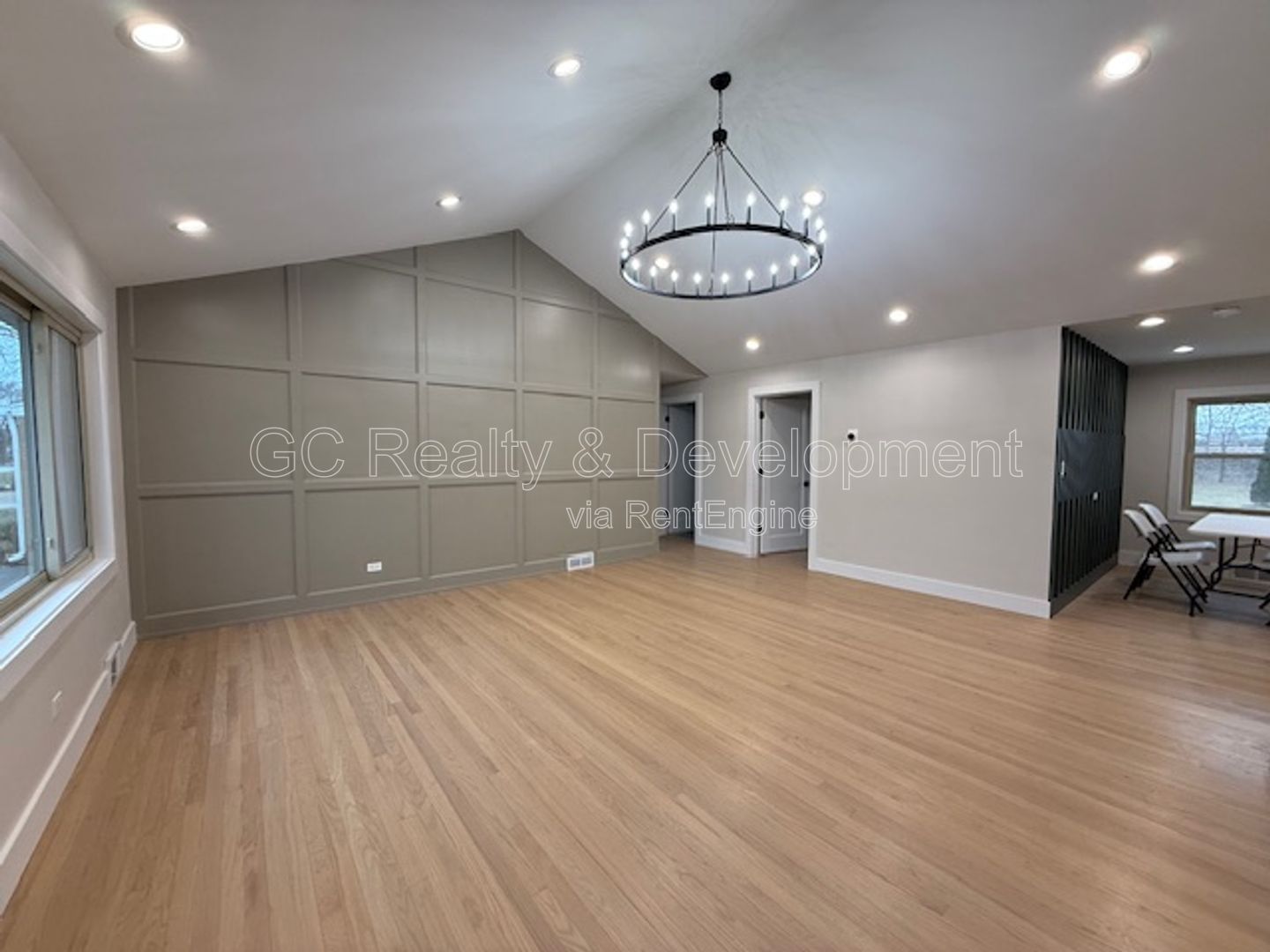 *** RECENTLY UPDATED / 3 BDRM - 2 BTH / FINISHED BSMT W DRY BAR / LRG YARD / LAUNDRY ROOM *** property image