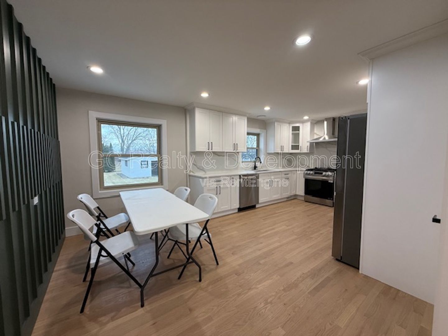 *** RECENTLY UPDATED / 3 BDRM - 2 BTH / FINISHED BSMT W DRY BAR / LRG YARD / LAUNDRY ROOM *** property image