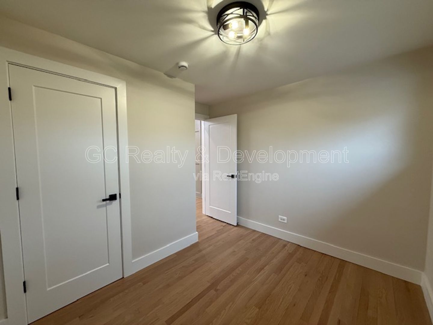 *** RECENTLY UPDATED / 3 BDRM - 2 BTH / FINISHED BSMT W DRY BAR / LRG YARD / LAUNDRY ROOM *** property image