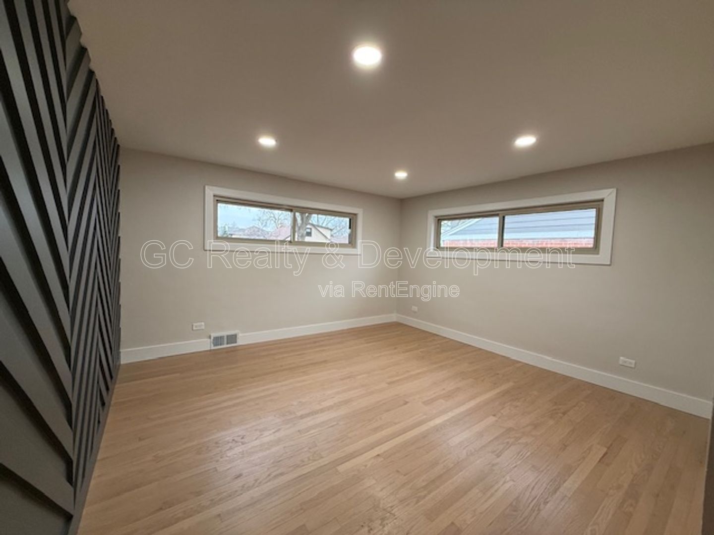 *** RECENTLY UPDATED / 3 BDRM - 2 BTH / FINISHED BSMT W DRY BAR / LRG YARD / LAUNDRY ROOM *** property image