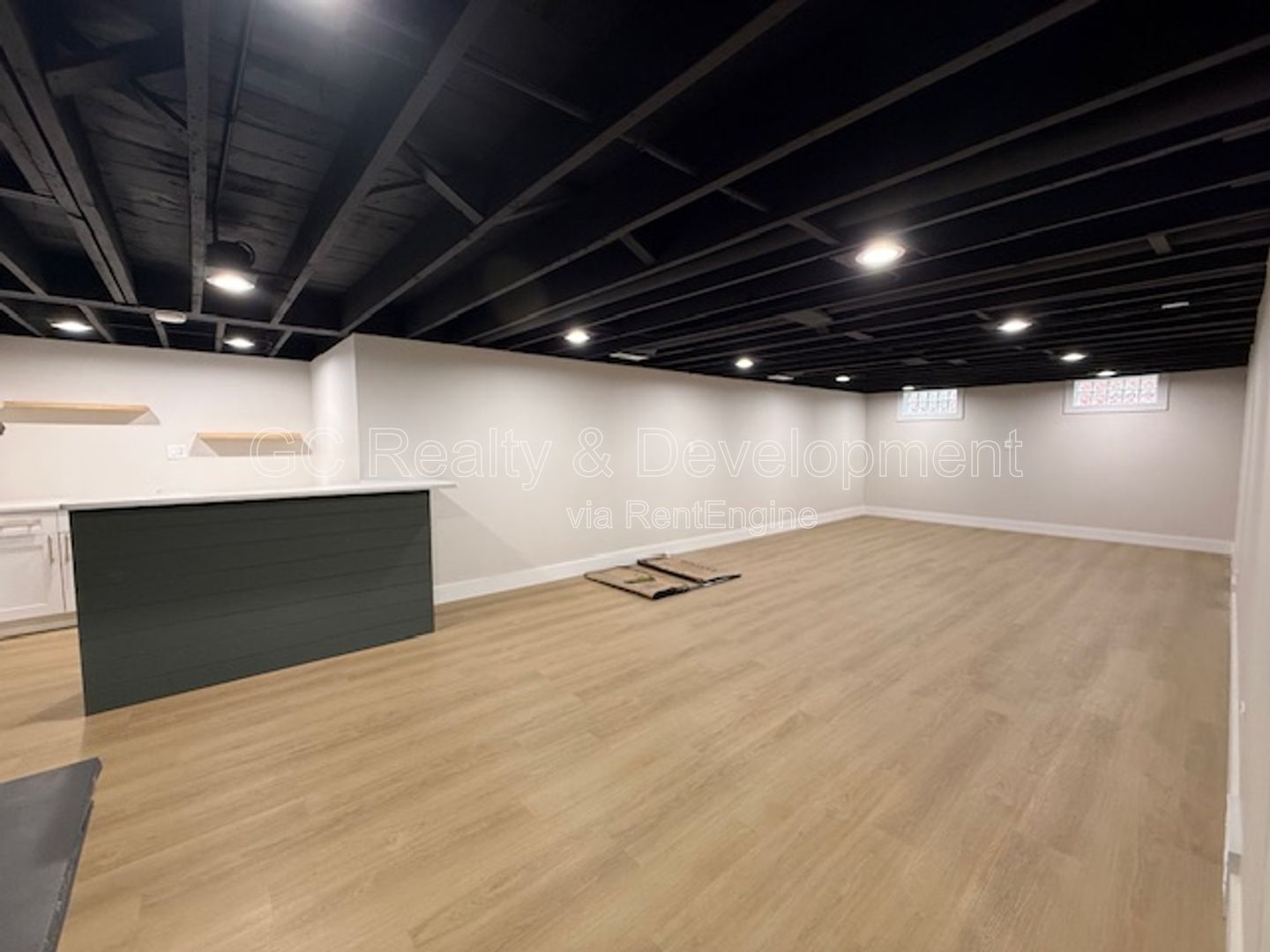 *** RECENTLY UPDATED / 3 BDRM - 2 BTH / FINISHED BSMT W DRY BAR / LRG YARD / LAUNDRY ROOM *** property image