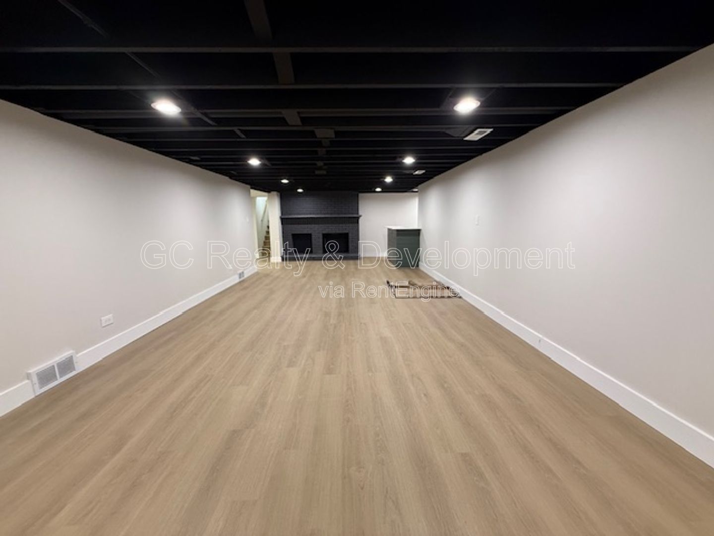 *** RECENTLY UPDATED / 3 BDRM - 2 BTH / FINISHED BSMT W DRY BAR / LRG YARD / LAUNDRY ROOM *** property image