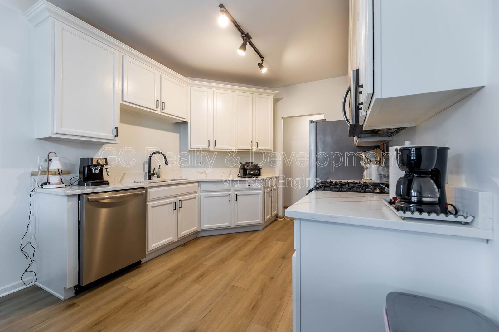 *** 2 BDRM - 2 BTH / PET FRIENDLY / ATTACHED GARAGE / REAR PATIO W  BALCONY *** property image