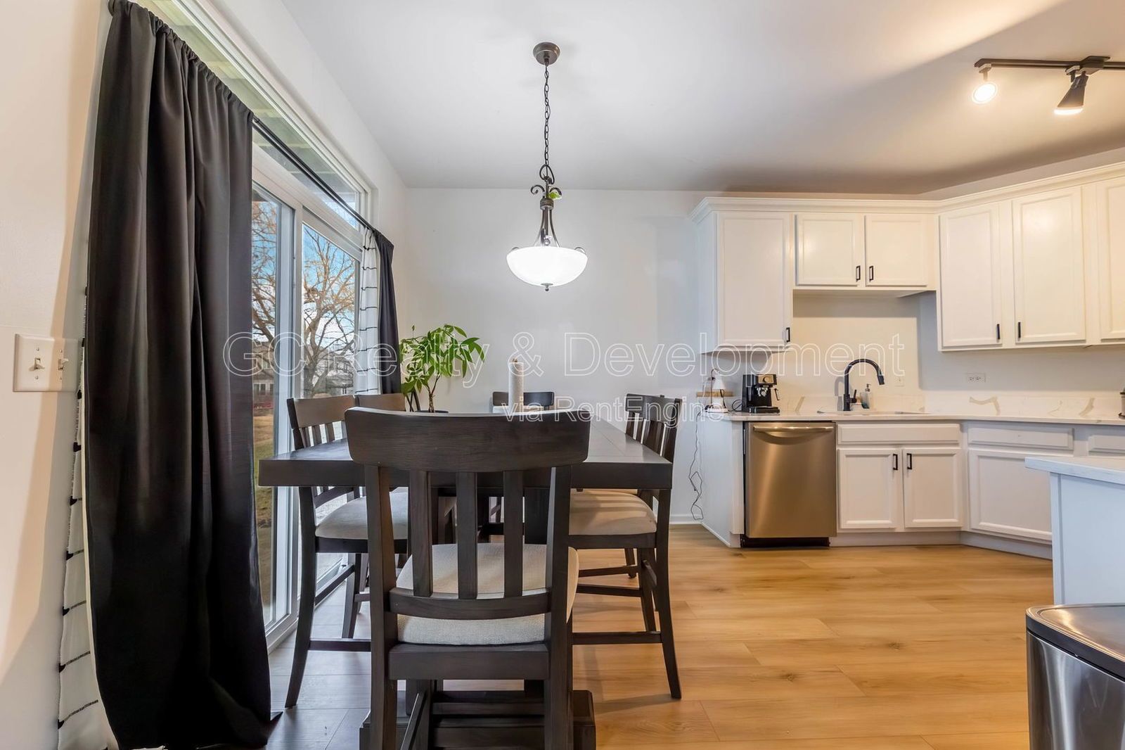 *** 2 BDRM - 2 BTH / PET FRIENDLY / ATTACHED GARAGE / REAR PATIO W  BALCONY *** property image