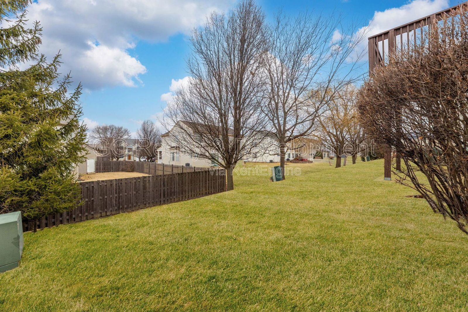 *** 2 BDRM - 2 BTH / PET FRIENDLY / ATTACHED GARAGE / REAR PATIO W  BALCONY *** property image