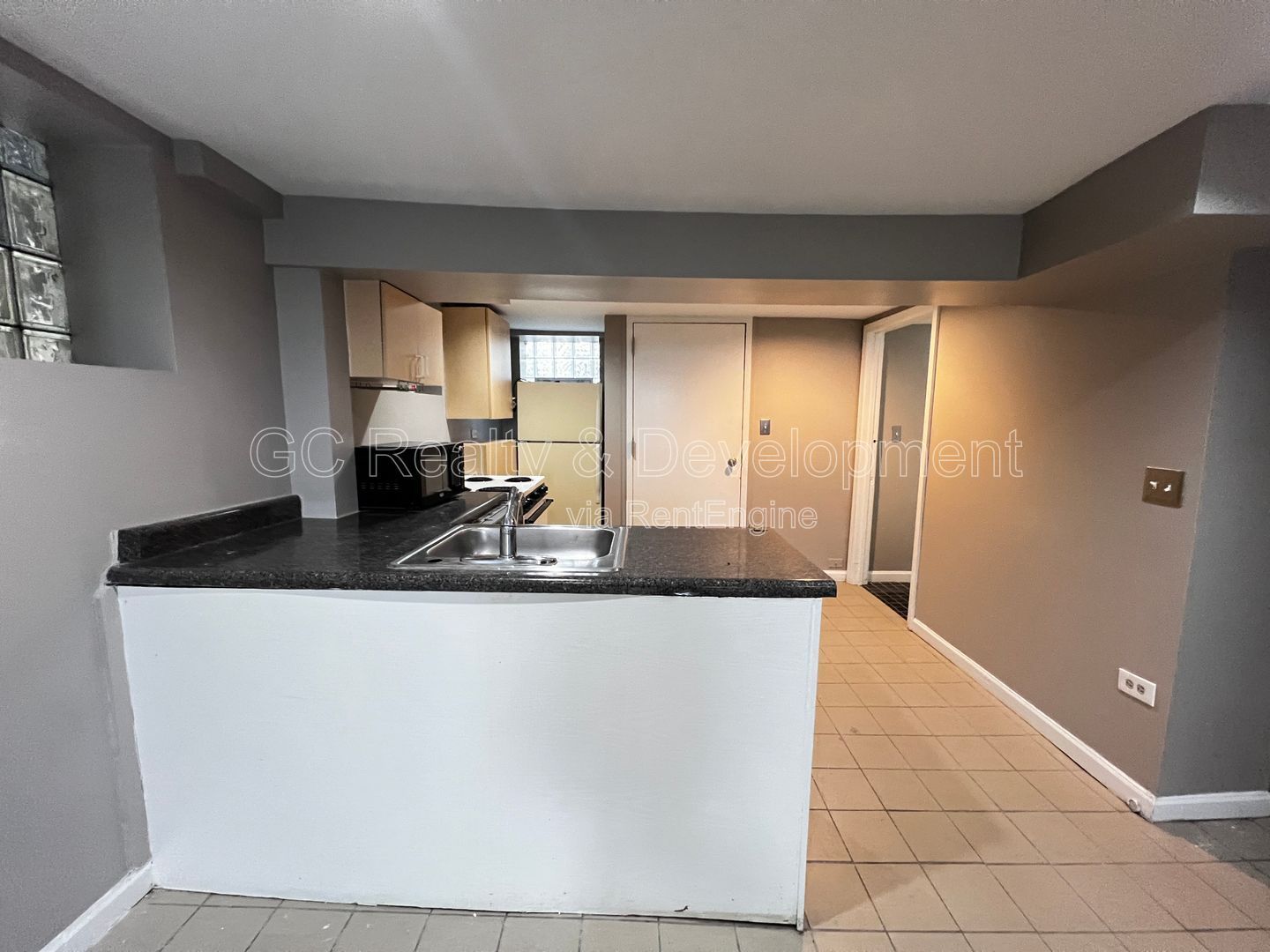 *** COMING SOON 4/15/26! / LINCOLN PARK - GARDEN STUDIO APT / APPL INCLUDED / LAUNDRY ON SITE *** property image