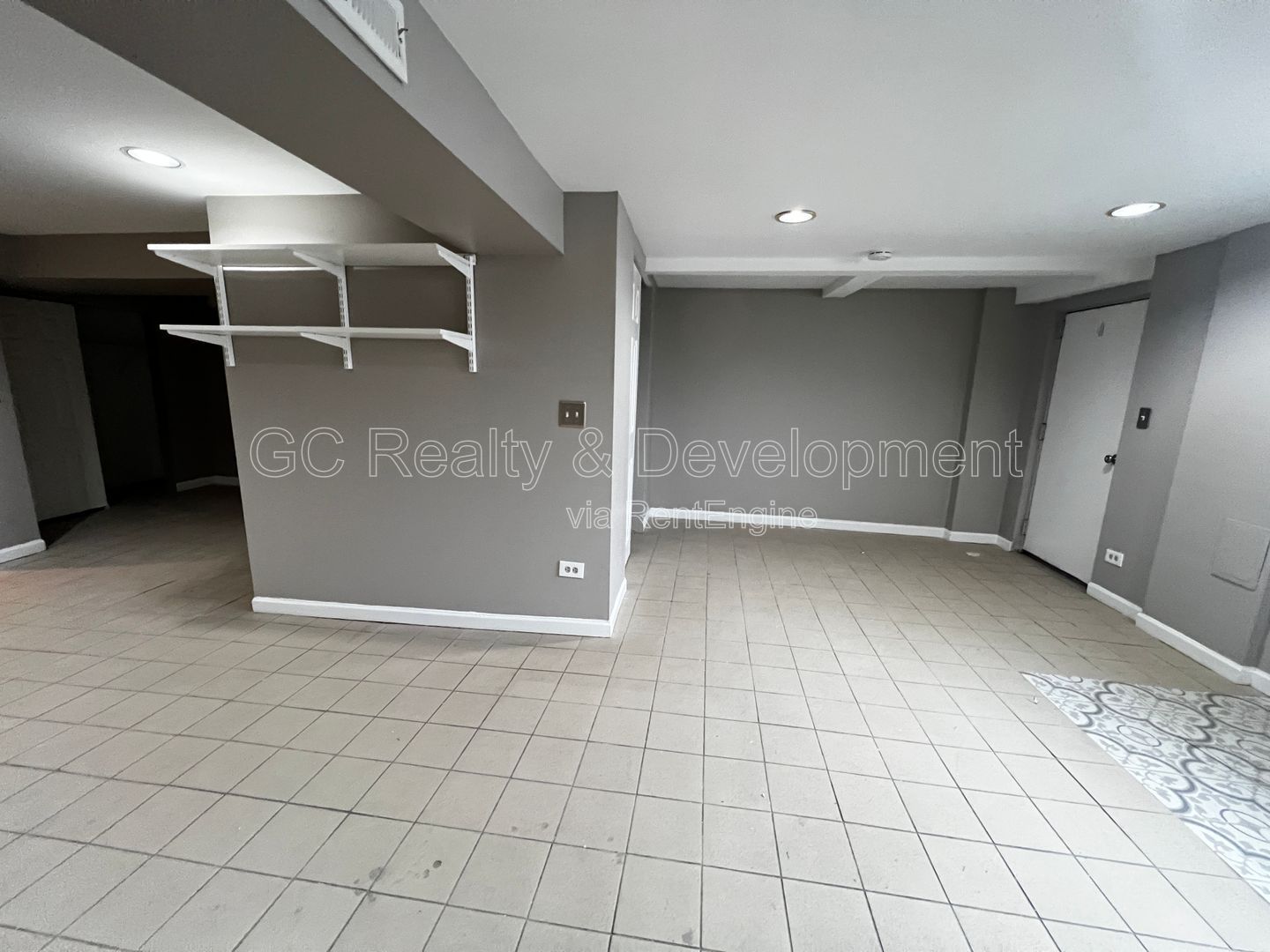 *** COMING SOON 4/15/26! / LINCOLN PARK - GARDEN STUDIO APT / APPL INCLUDED / LAUNDRY ON SITE *** property image