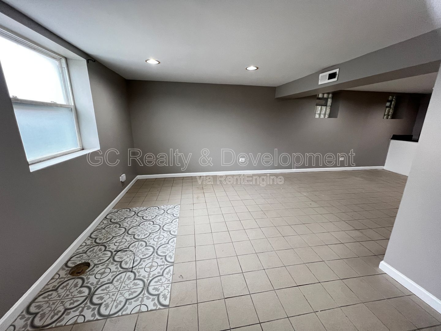 *** COMING SOON 4/15/26! / LINCOLN PARK - GARDEN STUDIO APT / APPL INCLUDED / LAUNDRY ON SITE *** property image