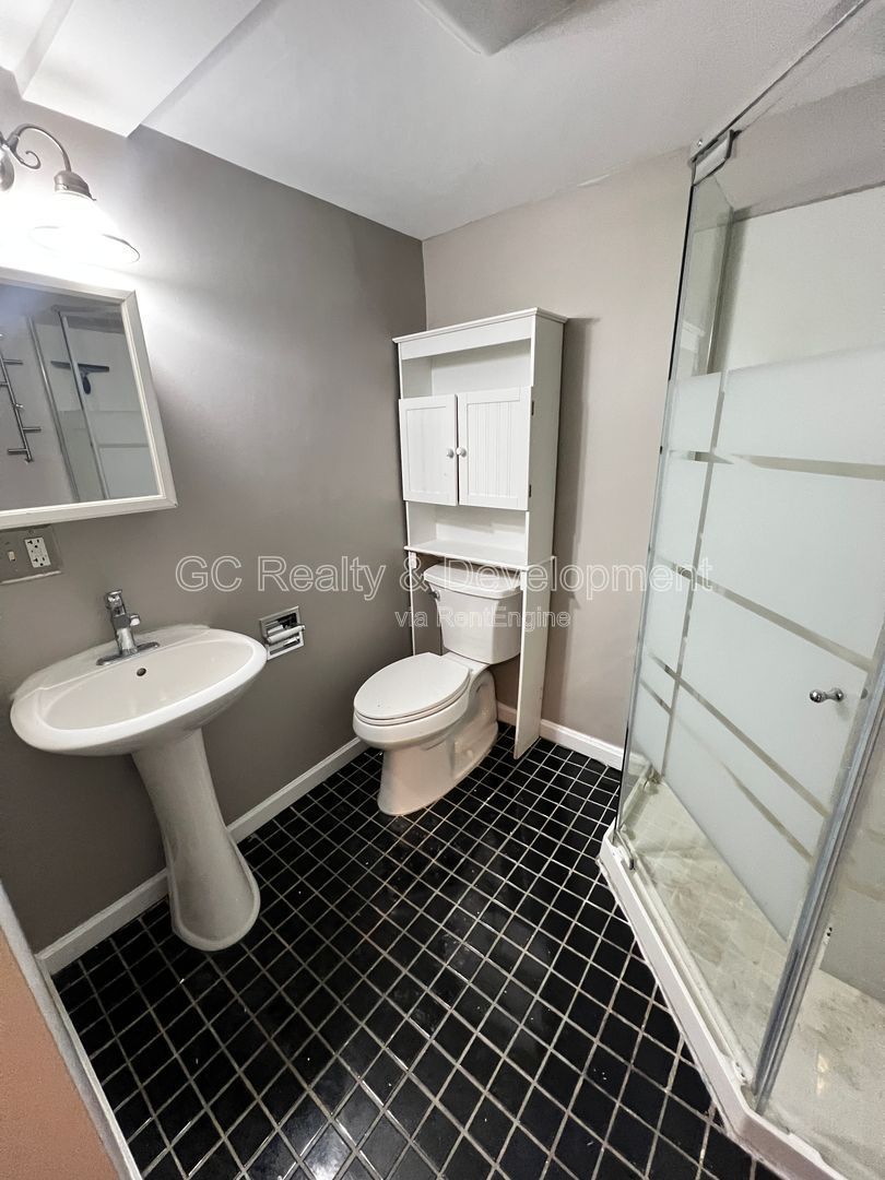 *** COMING SOON 4/15/26! / LINCOLN PARK - GARDEN STUDIO APT / APPL INCLUDED / LAUNDRY ON SITE *** property image