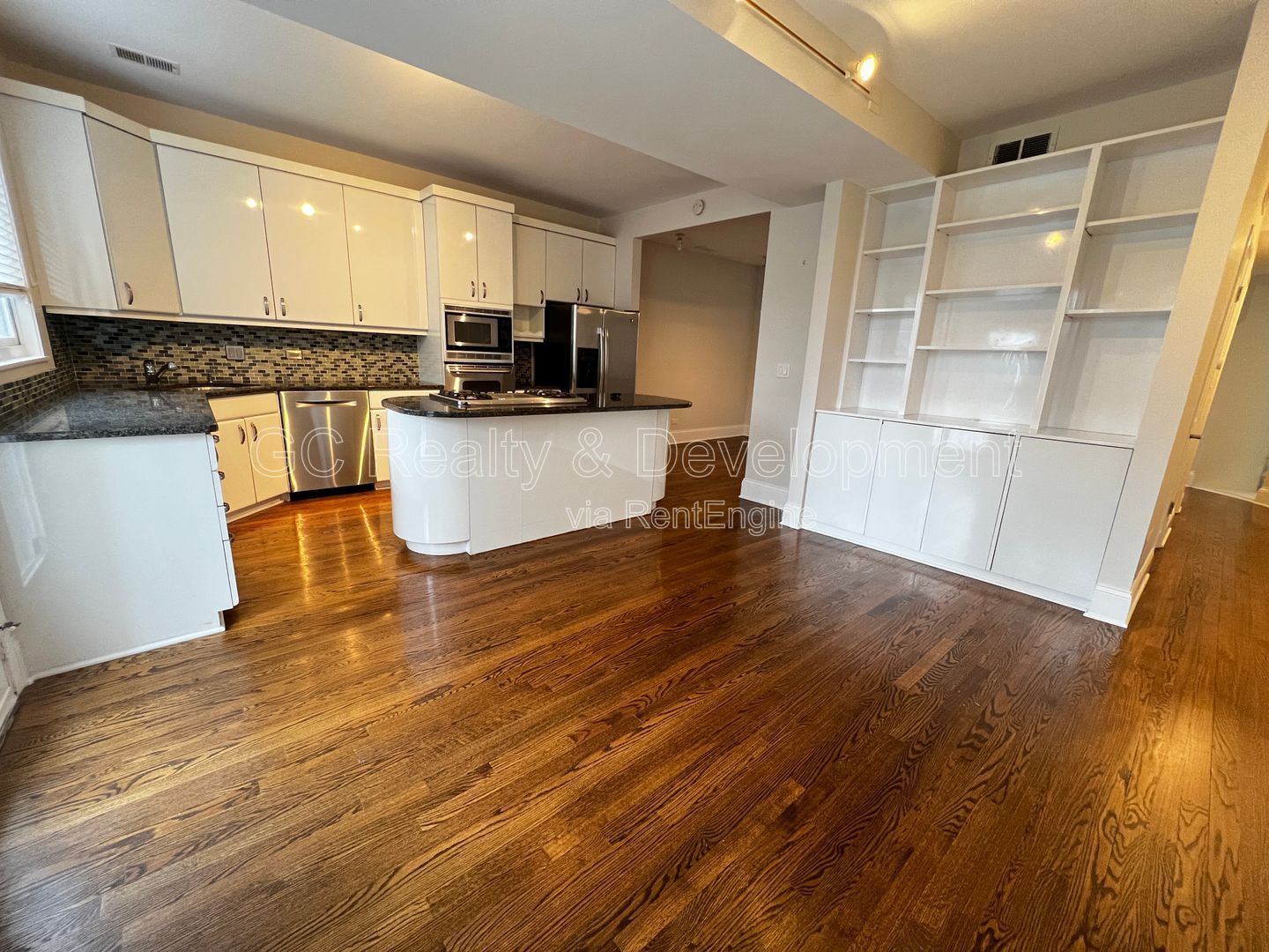 *** COMING SOON 5/15/26! / PREMIUM LOCATION! / SOUTHPORT / 2 BDRM - 2.5 BTH / SS APPL / LAUNDRY IN UNIT / GARAGE INCL*** property image