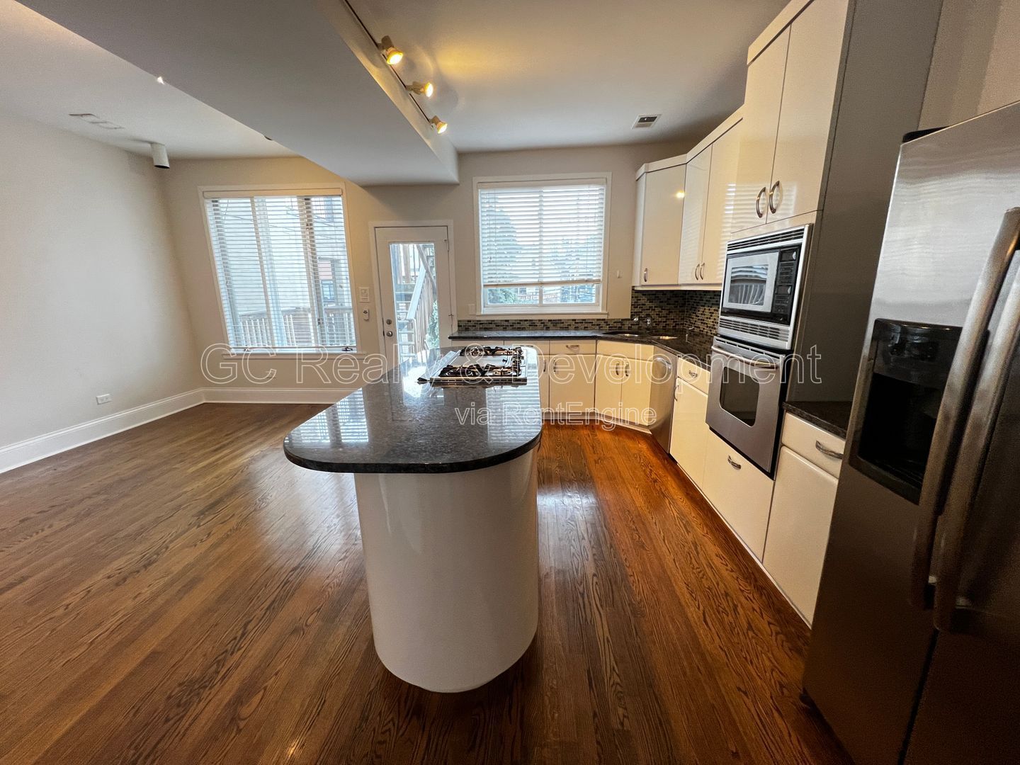 *** COMING SOON 5/15/26! / PREMIUM LOCATION! / SOUTHPORT / 2 BDRM - 2.5 BTH / SS APPL / LAUNDRY IN UNIT / GARAGE INCL*** property image