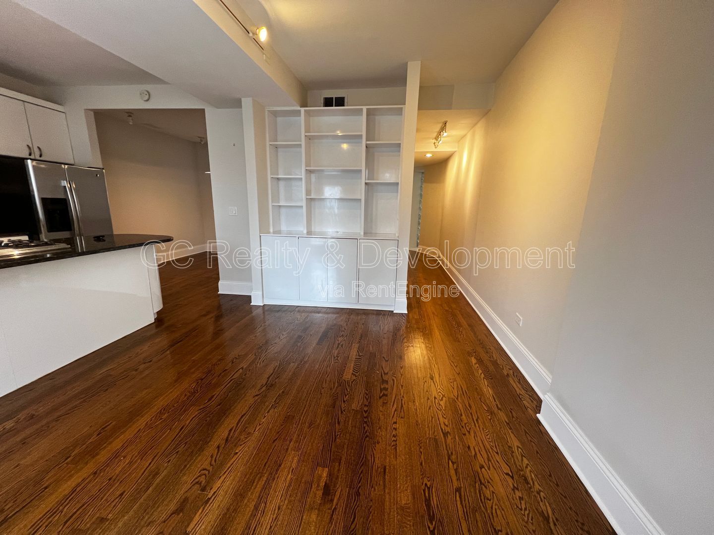 *** COMING SOON 5/15/26! / PREMIUM LOCATION! / SOUTHPORT / 2 BDRM - 2.5 BTH / SS APPL / LAUNDRY IN UNIT / GARAGE INCL*** property image