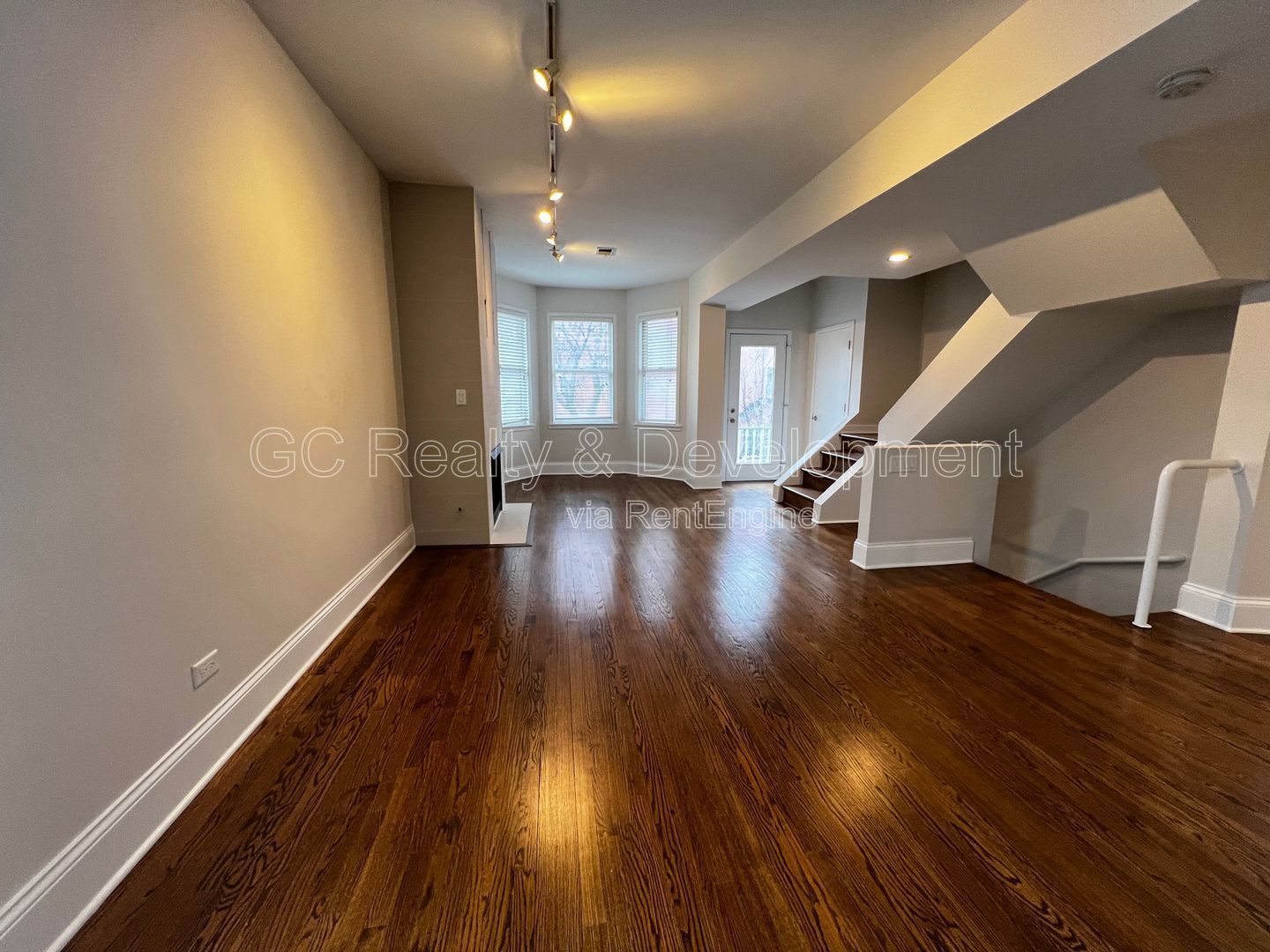 *** COMING SOON 5/15/26! / PREMIUM LOCATION! / SOUTHPORT / 2 BDRM - 2.5 BTH / SS APPL / LAUNDRY IN UNIT / GARAGE INCL*** property image