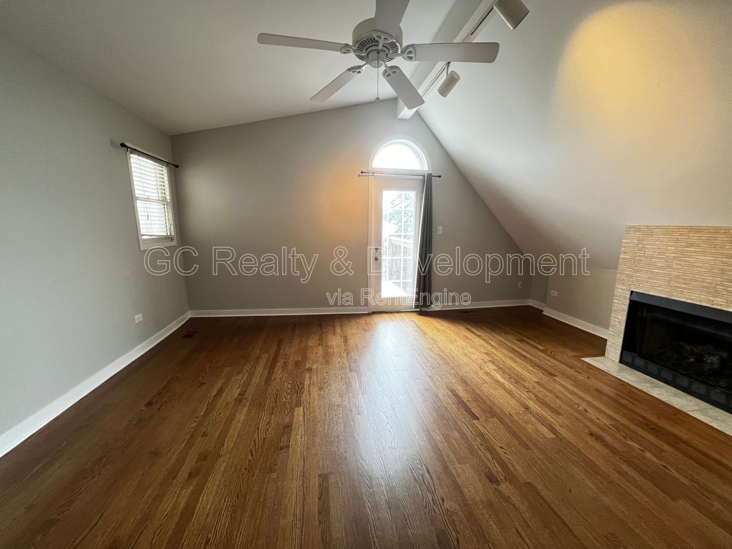 *** COMING SOON 5/15/26! / PREMIUM LOCATION! / SOUTHPORT / 2 BDRM - 2.5 BTH / SS APPL / LAUNDRY IN UNIT / GARAGE INCL*** property image