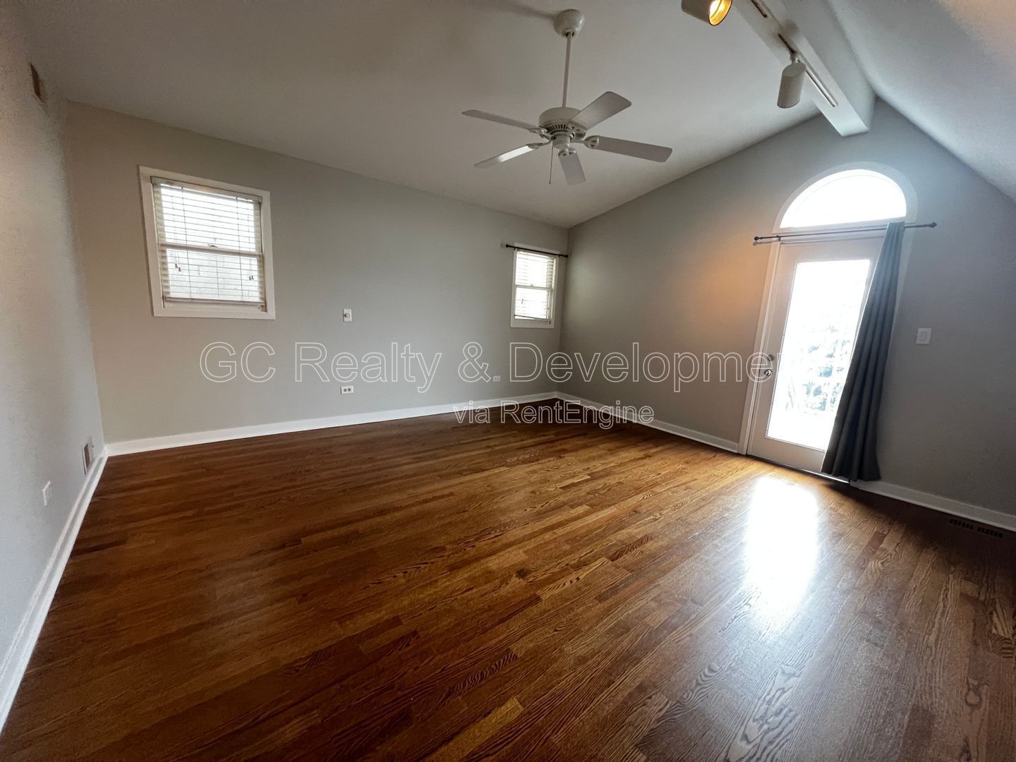 *** COMING SOON 5/15/26! / PREMIUM LOCATION! / SOUTHPORT / 2 BDRM - 2.5 BTH / SS APPL / LAUNDRY IN UNIT / GARAGE INCL*** property image