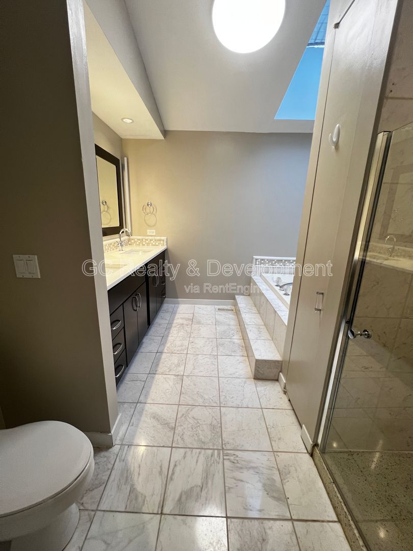 *** COMING SOON 5/15/26! / PREMIUM LOCATION! / SOUTHPORT / 2 BDRM - 2.5 BTH / SS APPL / LAUNDRY IN UNIT / GARAGE INCL*** property image