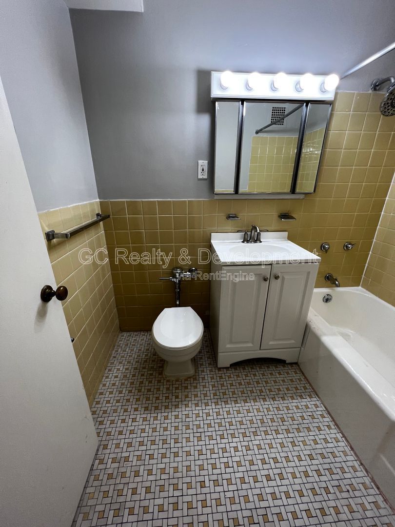 *** COMING SOON 5/15/26! / STUNNING LAKE & BEACH VIEWS / 2 BDRM / 24 HR DOOR STAFF / FITNESS CENTER / HEAT INCLUDED *** property image