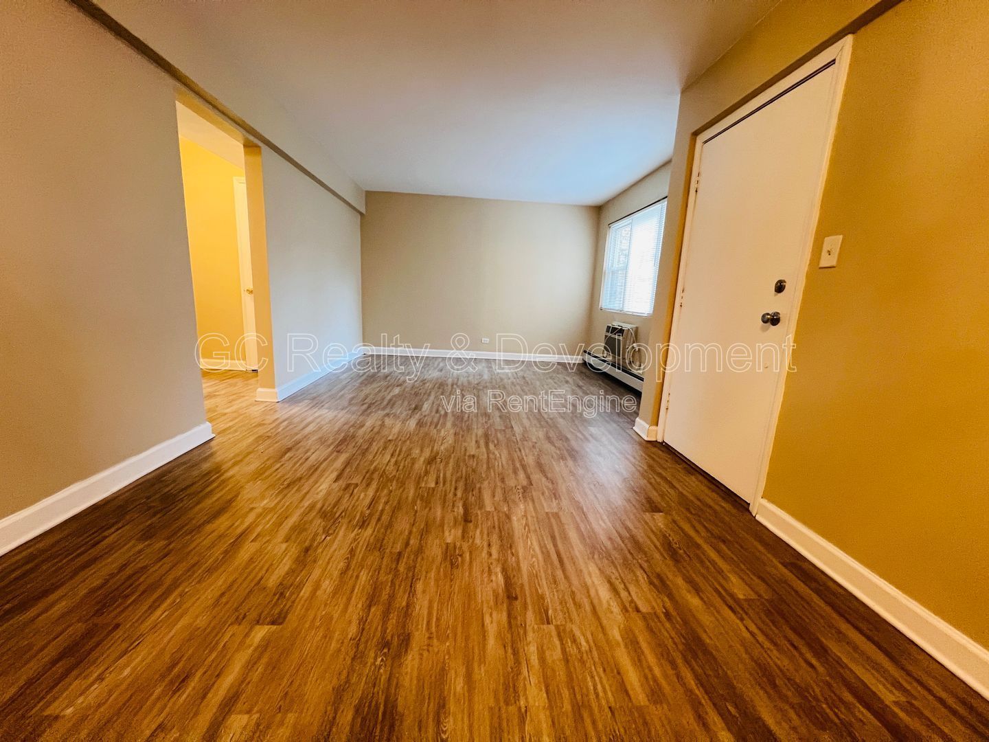 *** COMING SOON 4/15/26! / ALL UTILITIES INCLUDED / W&D IN BUILDING / COMMUTER FRIENDLY / WALK TO LAKE MICHIGAN *** property image