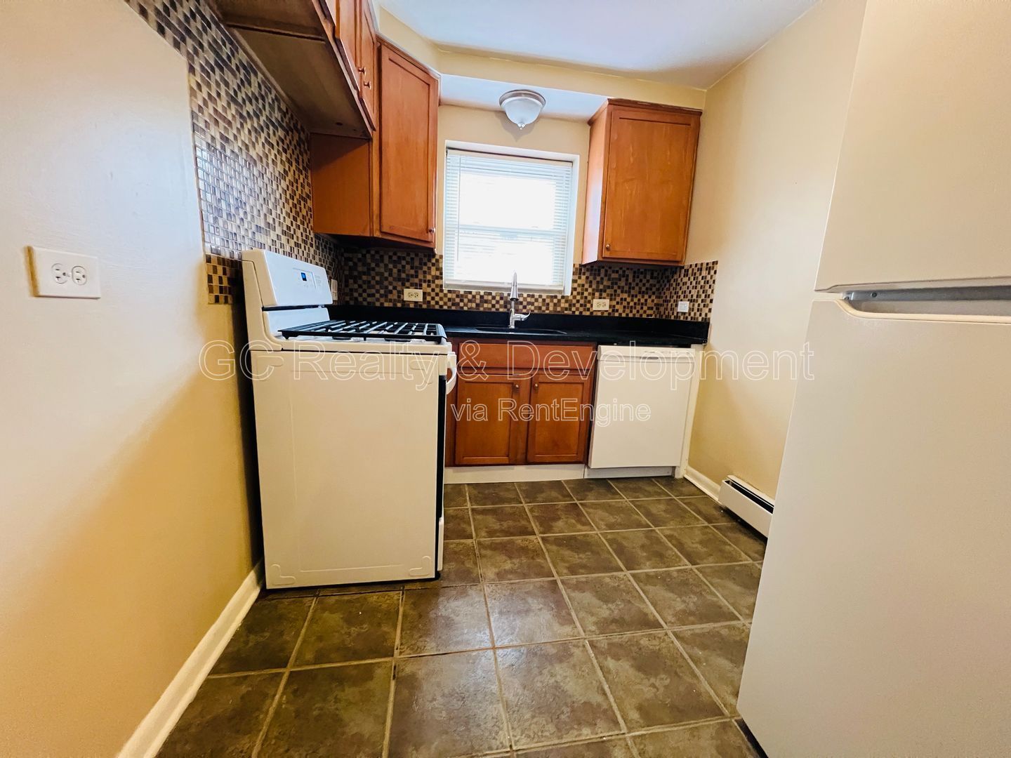 *** COMING SOON 4/15/26! / ALL UTILITIES INCLUDED / W&D IN BUILDING / COMMUTER FRIENDLY / WALK TO LAKE MICHIGAN *** property image