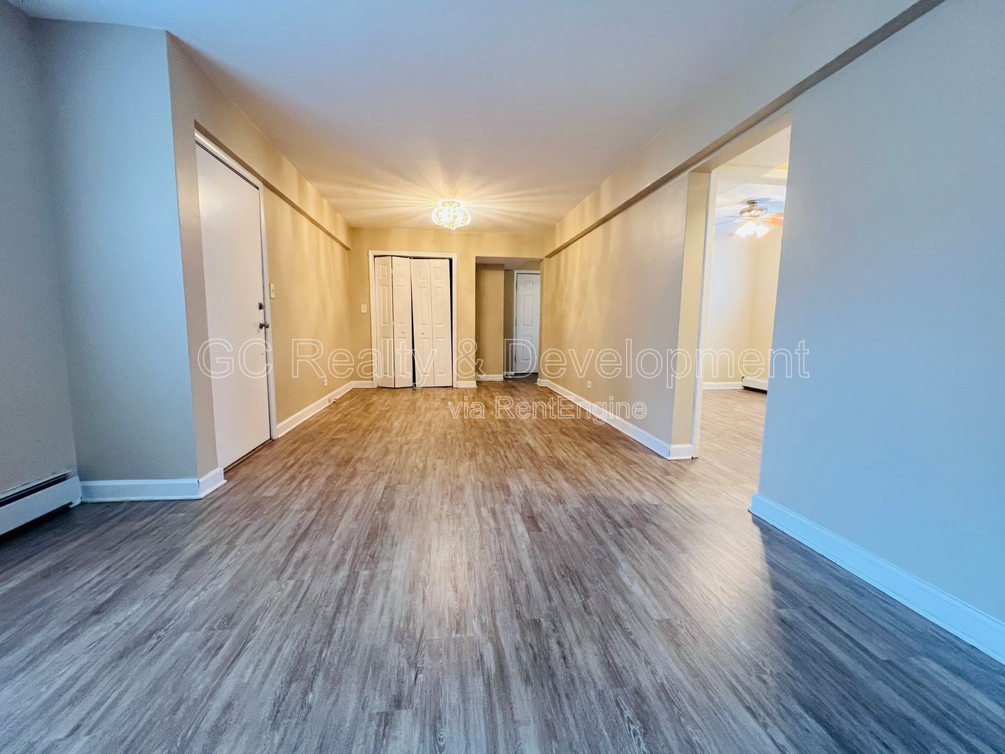 *** COMING SOON 4/15/26! / ALL UTILITIES INCLUDED / W&D IN BUILDING / COMMUTER FRIENDLY / WALK TO LAKE MICHIGAN *** property image