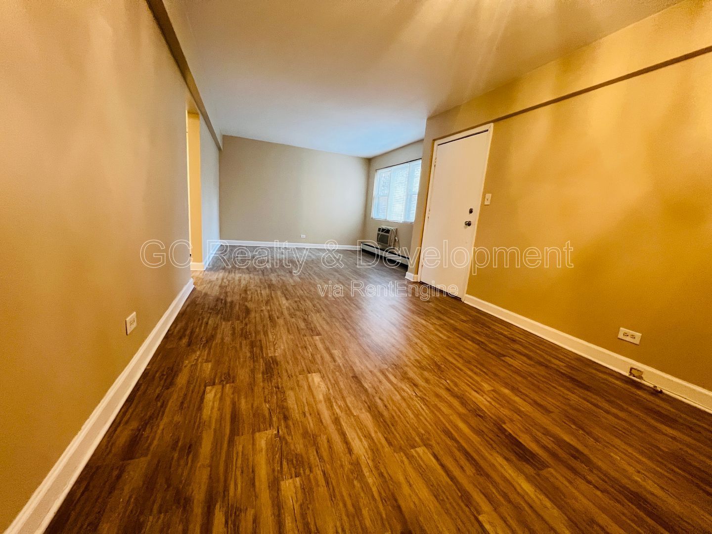 *** COMING SOON 4/15/26! / ALL UTILITIES INCLUDED / W&D IN BUILDING / COMMUTER FRIENDLY / WALK TO LAKE MICHIGAN *** property image