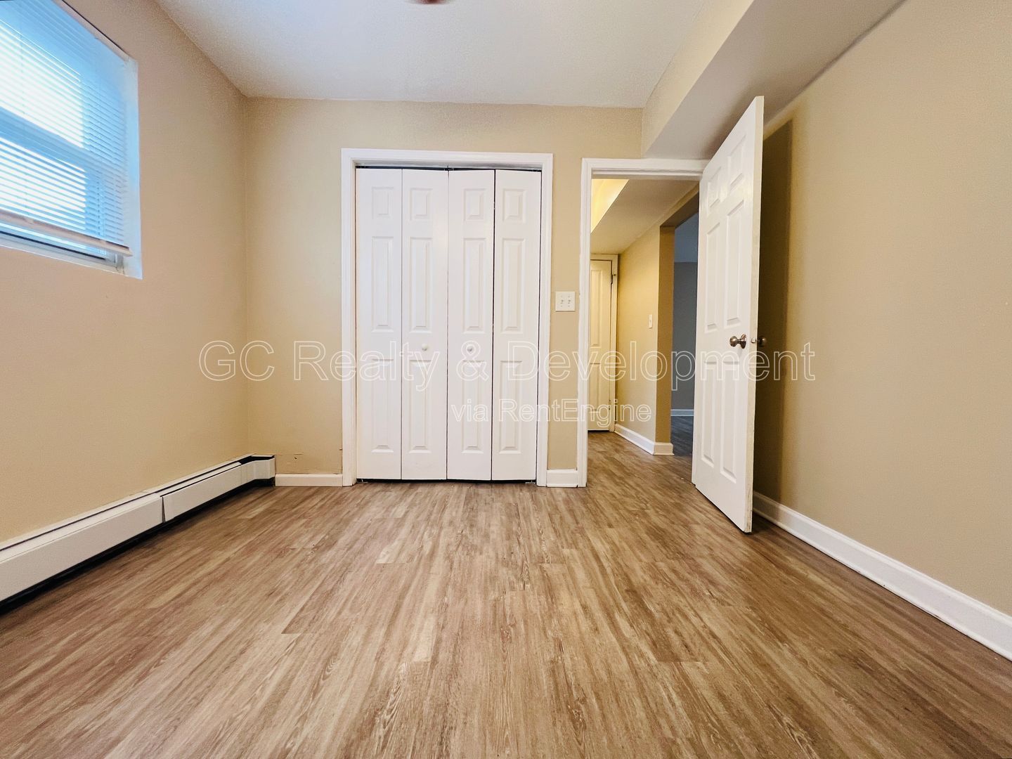 *** COMING SOON 4/15/26! / ALL UTILITIES INCLUDED / W&D IN BUILDING / COMMUTER FRIENDLY / WALK TO LAKE MICHIGAN *** property image