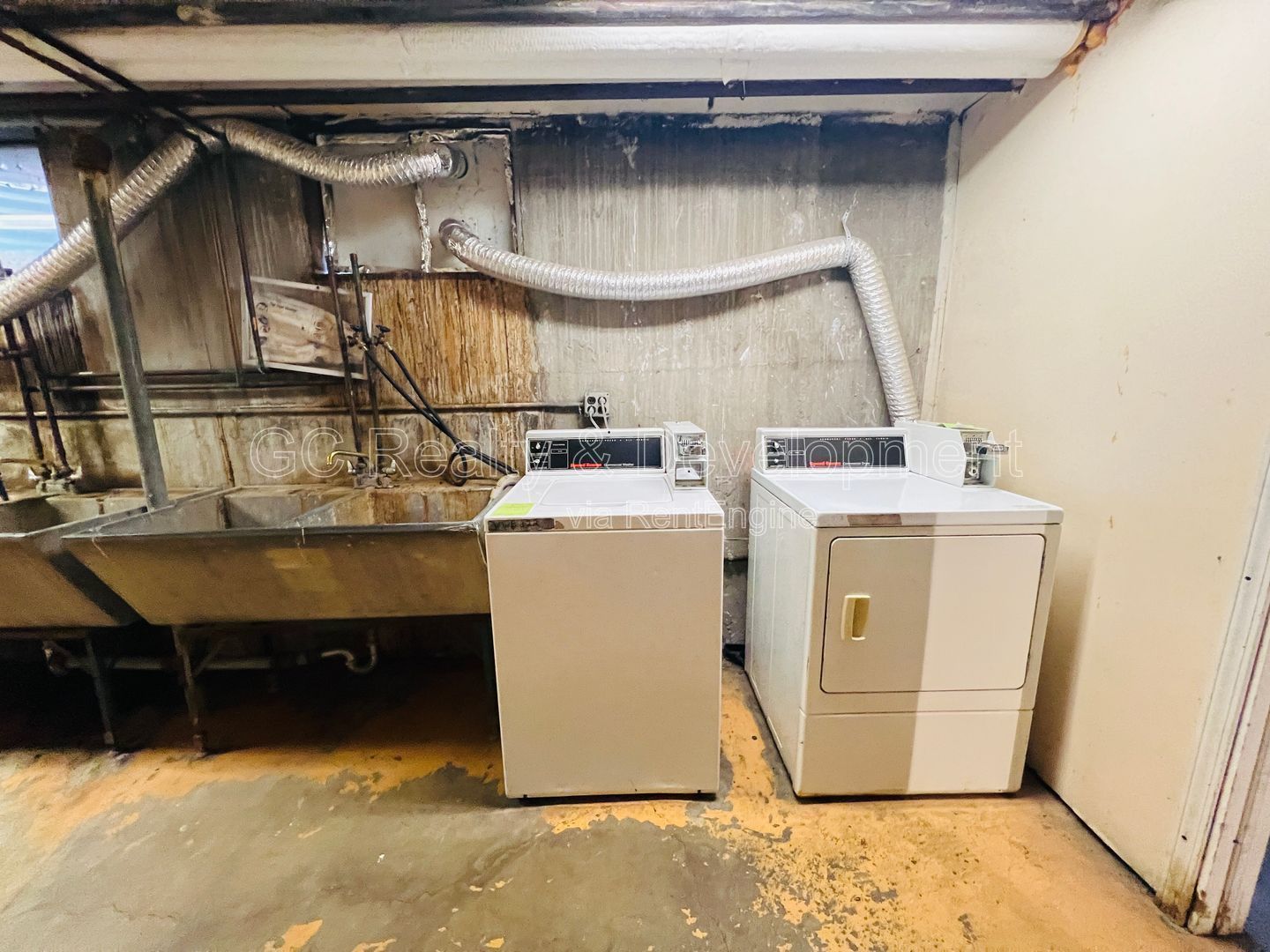 *** COMING SOON 4/15/26! / ALL UTILITIES INCLUDED / W&D IN BUILDING / COMMUTER FRIENDLY / WALK TO LAKE MICHIGAN *** property image