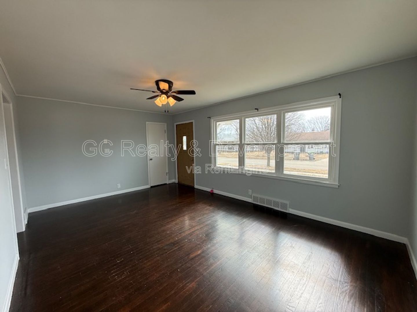 ***2 BDRM / BASEMENT / DETACHED GARAGE / RECENTLY UPDATED / HARDWOOD FLOORS *** property image