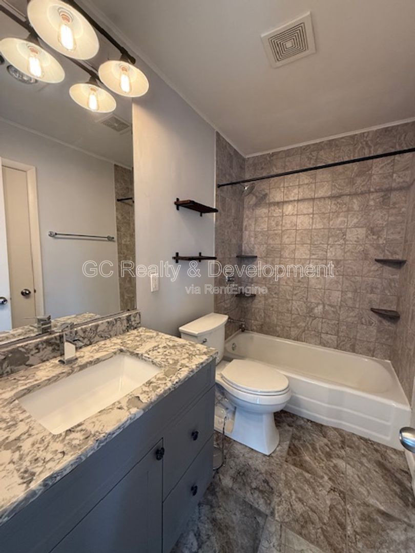 ***2 BDRM / BASEMENT / DETACHED GARAGE / RECENTLY UPDATED / HARDWOOD FLOORS *** property image