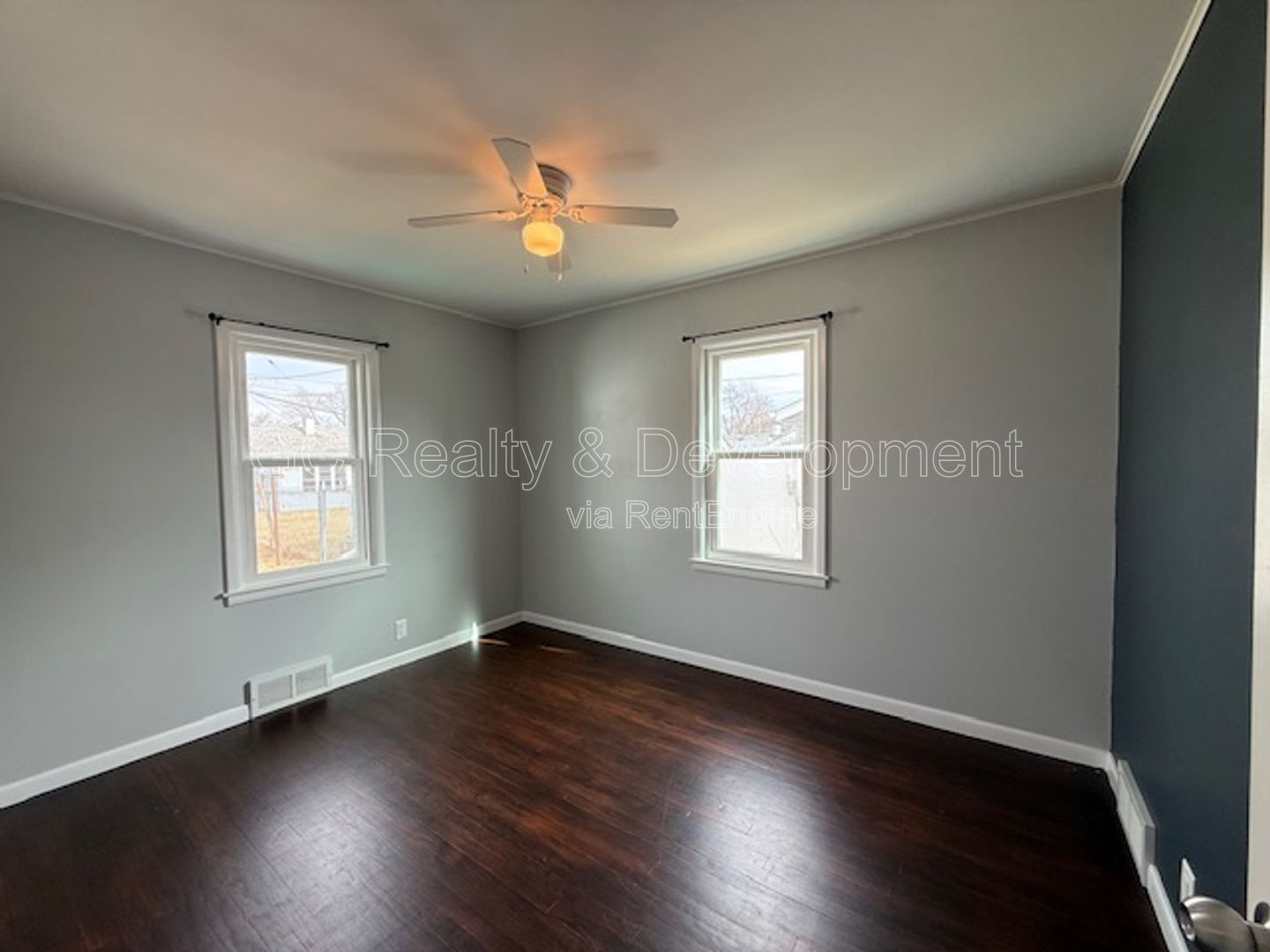 ***2 BDRM / BASEMENT / DETACHED GARAGE / RECENTLY UPDATED / HARDWOOD FLOORS *** property image